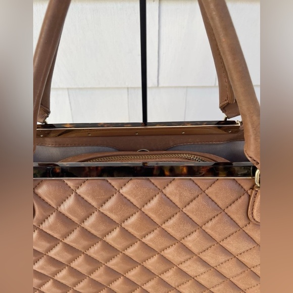 Talbots Tan Napa Leather Tortoise Trim Quilted Handbag Classic
Retail $219.99 - Picture 2 of 16